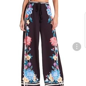 NWOT Flying Tomato Palazzo Floral Pants